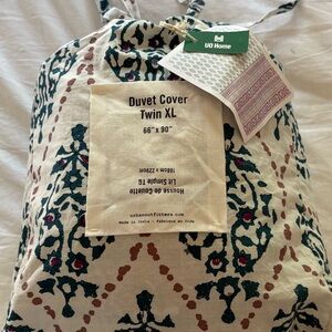 Urban outfitters extra long twin duvet cover with two pillow shams